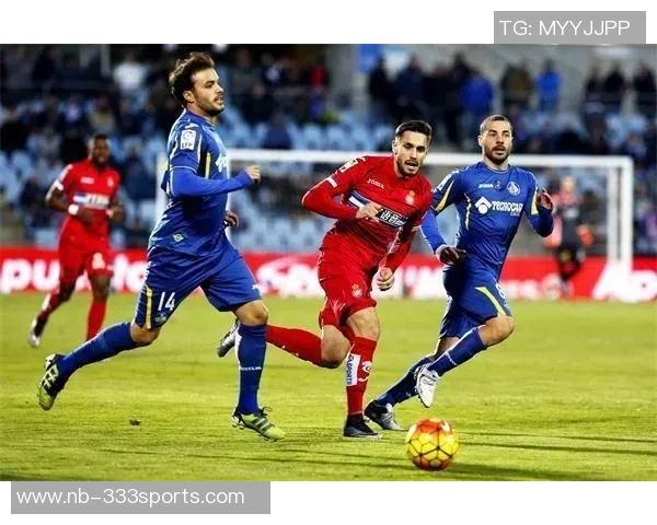 足球身体对抗规则解析与应用探讨提升比赛公平性与观赏性